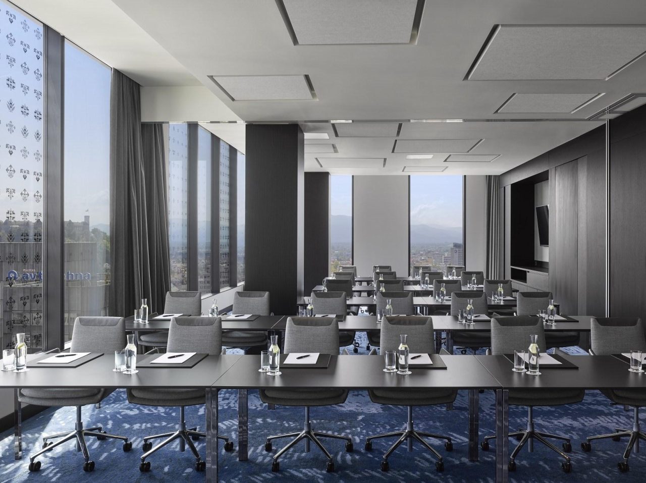 Alarwool - custom woven carpets - meeting rooms 2