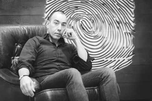 Alarwool - custom woven carpets - lorenzo quinn alarwool